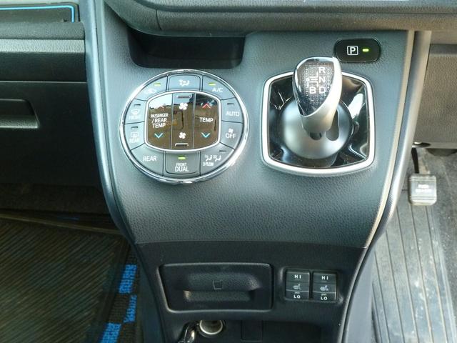 ヴォクシー ハイブリッドV 3列シート ETC ナビ エアコン ABS エアバック キーレス スマートキー Fシートヒーター フルセグTV 純正エアロ 純正AW15inc 電動両スライドドア(13枚目)