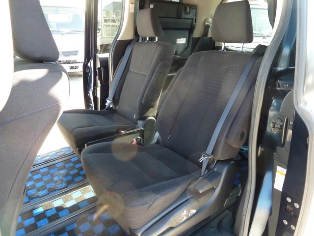 ヴォクシー ハイブリッドV 3列シート ETC ナビ エアコン ABS エアバック キーレス スマートキー Fシートヒーター フルセグTV 純正エアロ 純正AW15inc 電動両スライドドア(19枚目)