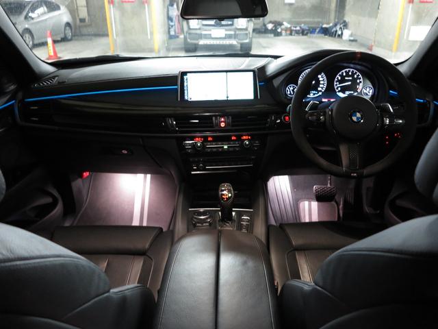 X6 xDrive 35i Mスポーツ Mパフォーマンスカーボンスポイラー/サイドスカート/ミラーカバー/リアフラップ/スポーツステアリング/カーボンセレクターカバー/フロアマット セレクトPKG/コンフォートPKG/HUD/360℃カメラ(19枚目)