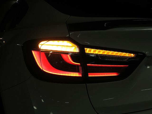 X6 xDrive 35i Mスポーツ Mパフォーマンスカーボンスポイラー/サイドスカート/ミラーカバー/リアフラップ/スポーツステアリング/カーボンセレクターカバー/フロアマット セレクトPKG/コンフォートPKG/HUD/360℃カメラ(58枚目)