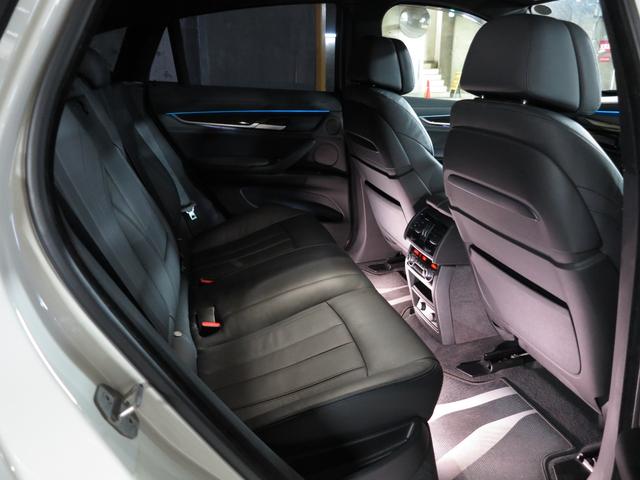 X6 xDrive 35i Mスポーツ Mパフォーマンスカーボンスポイラー/サイドスカート/ミラーカバー/リアフラップ/スポーツステアリング/カーボンセレクターカバー/フロアマット セレクトPKG/コンフォートPKG/HUD/360℃カメラ(61枚目)