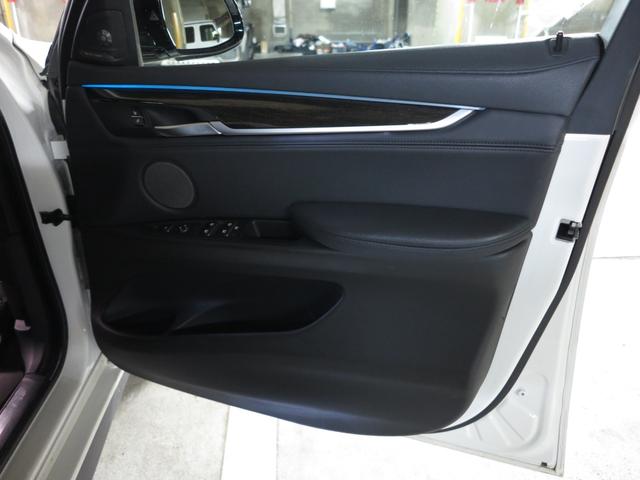 X6 xDrive 35i Mスポーツ Mパフォーマンスカーボンスポイラー/サイドスカート/ミラーカバー/リアフラップ/スポーツステアリング/カーボンセレクターカバー/フロアマット セレクトPKG/コンフォートPKG/HUD/360℃カメラ(63枚目)