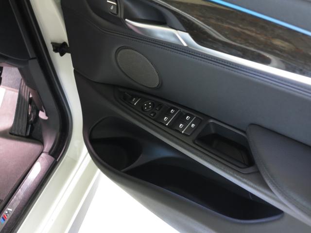 X6 xDrive 35i Mスポーツ Mパフォーマンスカーボンスポイラー/サイドスカート/ミラーカバー/リアフラップ/スポーツステアリング/カーボンセレクターカバー/フロアマット セレクトPKG/コンフォートPKG/HUD/360℃カメラ(64枚目)