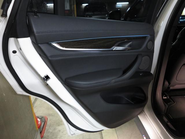 X6 xDrive 35i Mスポーツ Mパフォーマンスカーボンスポイラー/サイドスカート/ミラーカバー/リアフラップ/スポーツステアリング/カーボンセレクターカバー/フロアマット セレクトPKG/コンフォートPKG/HUD/360℃カメラ(74枚目)