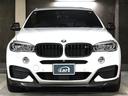X6 xDrive 35i Mスポーツ Mパフォーマンスカーボンスポイラー/サイドスカート/ミラーカバー/リアフラップ/スポーツステアリング/カーボンセレクターカバー/フロアマット セレクトPKG/コンフォートPKG/HUD/360℃カメラ(4枚目)