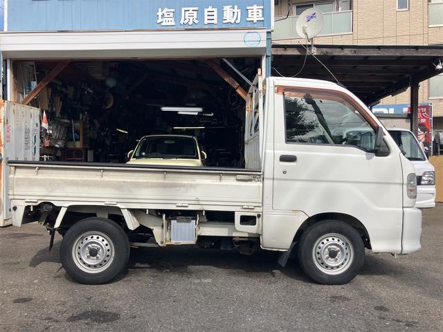 ハイゼットトラック エアコン・パワステ　スペシャル　４ＷＤ　エアコン　パワーステアリング　最大積載量３５０ｋｇ　車検令和８年３月まで　走行距離１４万キロ　修復歴無し　サイドブレーキ（7枚目）
