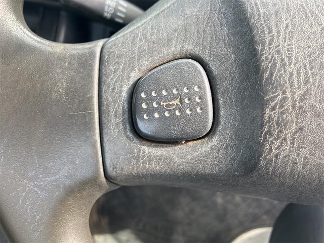 ハイゼットトラック エアコン・パワステ　スペシャル　４ＷＤ　エアコン　パワーステアリング　最大積載量３５０ｋｇ　車検令和８年３月まで　走行距離１４万キロ　修復歴無し　サイドブレーキ（23枚目）