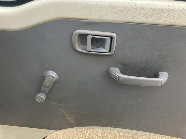 ハイゼットトラック エアコン・パワステ　スペシャル　４ＷＤ　エアコン　パワーステアリング　最大積載量３５０ｋｇ　車検令和８年３月まで　走行距離１４万キロ　修復歴無し　サイドブレーキ（28枚目）