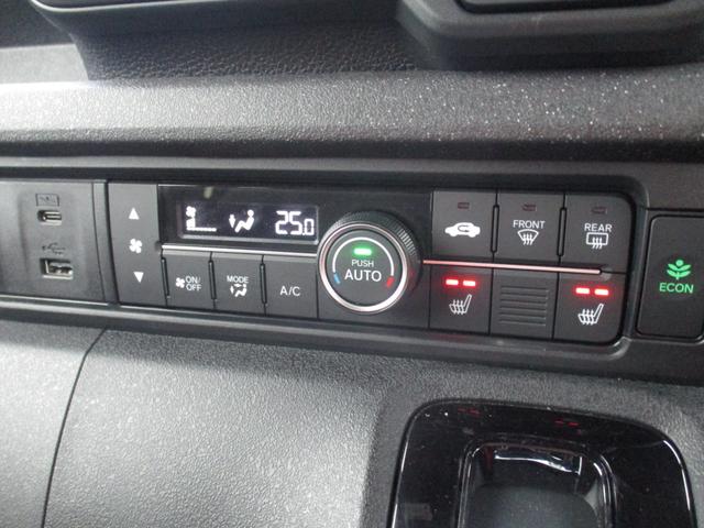 室内を快適にコントロールするフルオートエアコン、シートヒーターが装備されています