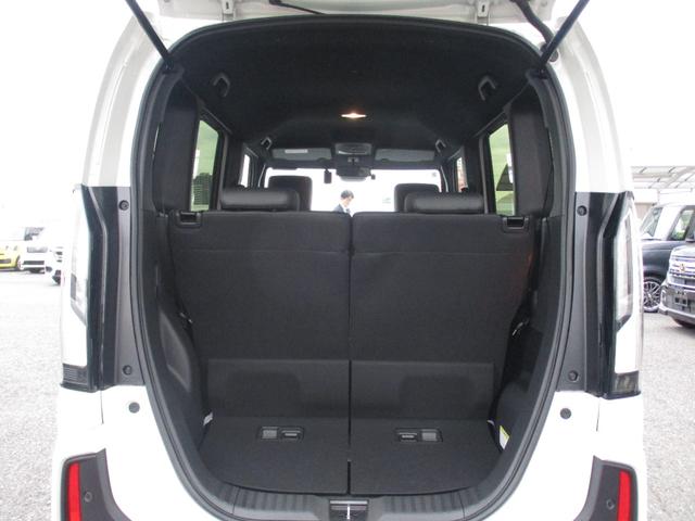 定員乗車時のラゲッジスペースです。