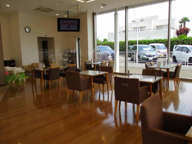 海老名西店中古車センターです。中古車のお問合せはお気軽に声をおかけください。