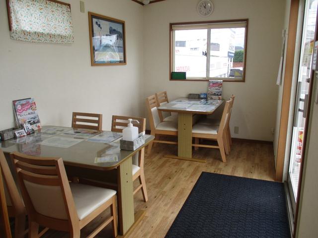 海老名西店中古車センターです。中古車のお問合せはお気軽に声をおかけください。