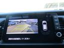 バックカメラが付いています。雨や夜でも後方確認が可能です。目視とあわせて、ご利用ください!