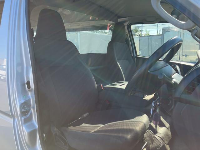 ハイエースバン DX AT車 仕切りカーテン付 キーレスエントリー 盗難防止システム(13枚目)
