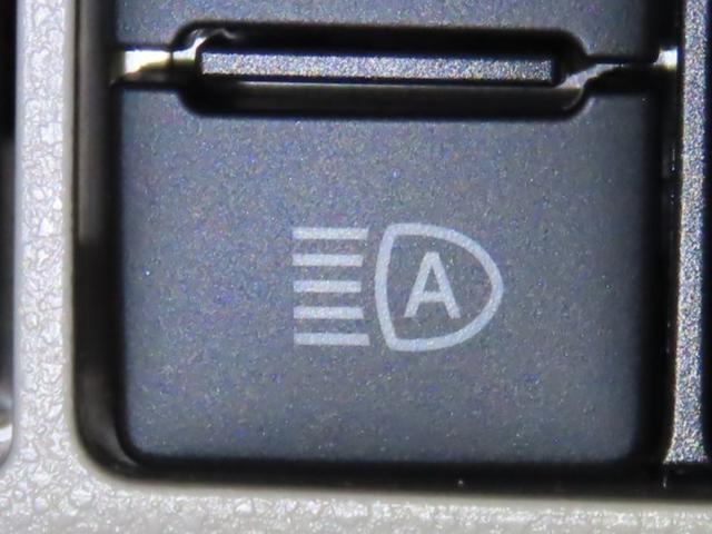 ムーヴ XリミテッドII SAIII 衝突回避軽減ブレーキ 踏み間違い制御装置 車線逸脱警報 オートハイビーム バックモニター ETC スマートキー LEDヘッドランプ メモリーナビ フルセグTV CDDVD再生 運転席シートヒーター(12枚目)