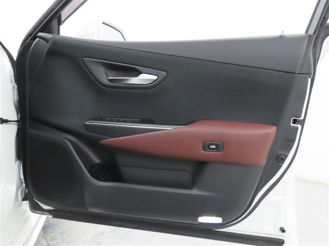 クラウンハイブリッド ＲＳ　メモリーナビ　フルセグＴＶ　ＣＤＤＶＤ再生　パノラミックビューモニター　シートヒーター　ＥＴＣ　衝突回避軽減ブレーキ　踏み間違い制御装置　車線逸脱警報　オートハイビーム　ブラインドモニター（21枚目）