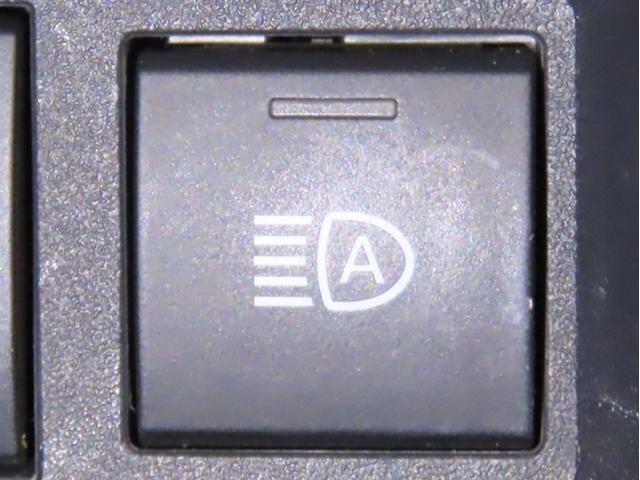 シエンタ ハイブリッドZ 衝突回避軽減ブレーキ 踏み間違い制御装置 車線逸脱警報 オートハイビーム ブラインドモニター パノラミックビューモニター ドラレコ 両側電動スライドドア シートヒーター フルセグTV CDDVD再生(13枚目)