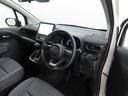 シンプルで使いやすいデザインの運転席です。