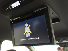 １２．１型後席ディスプレイを装備しております。 4