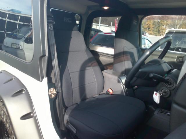 ジープ・ラングラー サハラ　ハードトップ後期モデルアーバンカーキオールペイント済ＬＥＤヘッドライト　２．５インチリフトアップ　ＲＵＧＧＥＤＲＩＤＧＥフロントリアＷチュウブバンパーネオプレーンシートカバーＤＡＹＴＯＮＡホイール（28枚目）