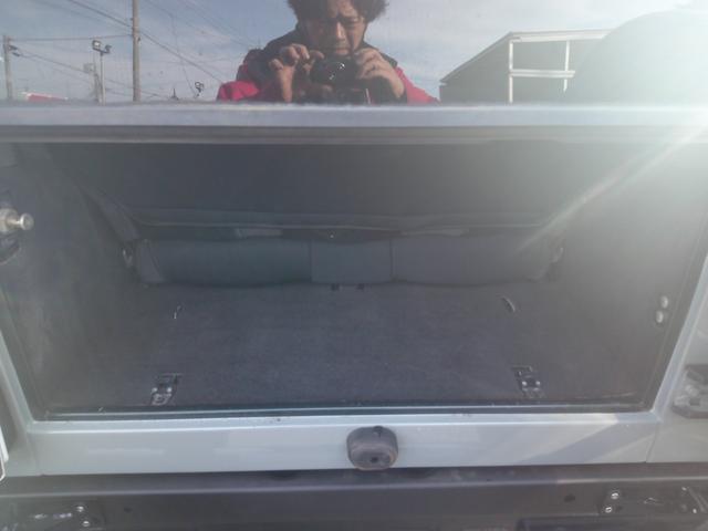 ジープ・ラングラー サハラ　ハードトップ後期モデルアーバンカーキオールペイント済ＬＥＤヘッドライト　２．５インチリフトアップ　ＲＵＧＧＥＤＲＩＤＧＥフロントリアＷチュウブバンパーネオプレーンシートカバーＤＡＹＴＯＮＡホイール（32枚目）