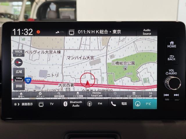 ヴェゼル ｅ：ＨＥＶ　Ｚ　ホンダセンシング　純正ナビ　バックカメラ　パワーバックドア　レーダークルーズコントロール　ＬＥＤ　ハーフレザーシート　シートヒーター　純正１８インチアルミ　ステアリングヒーター　純正ＥＴＣ２．０（5枚目）