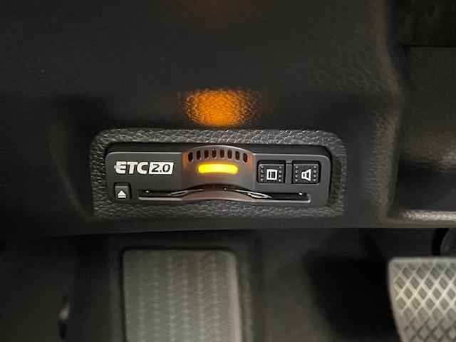 ヴェゼル ｅ：ＨＥＶ　Ｚ　ホンダセンシング　純正ナビ　バックカメラ　パワーバックドア　レーダークルーズコントロール　ＬＥＤ　ハーフレザーシート　シートヒーター　純正１８インチアルミ　ステアリングヒーター　純正ＥＴＣ２．０（6枚目）