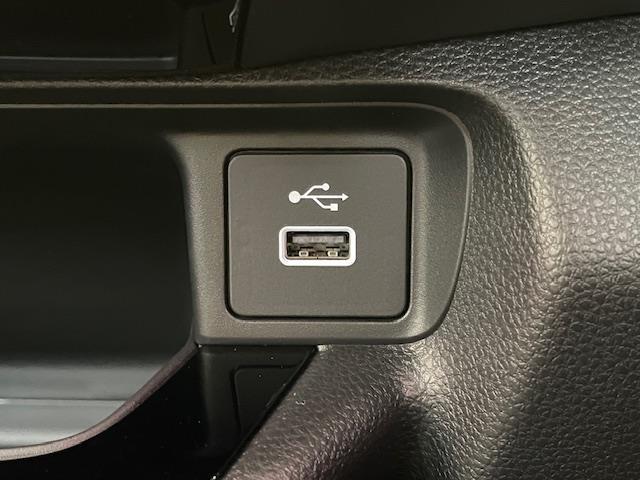 ヴェゼル ｅ：ＨＥＶ　Ｚ　ホンダセンシング　純正ナビ　バックカメラ　パワーバックドア　レーダークルーズコントロール　ＬＥＤ　ハーフレザーシート　シートヒーター　純正１８インチアルミ　ステアリングヒーター　純正ＥＴＣ２．０（16枚目）