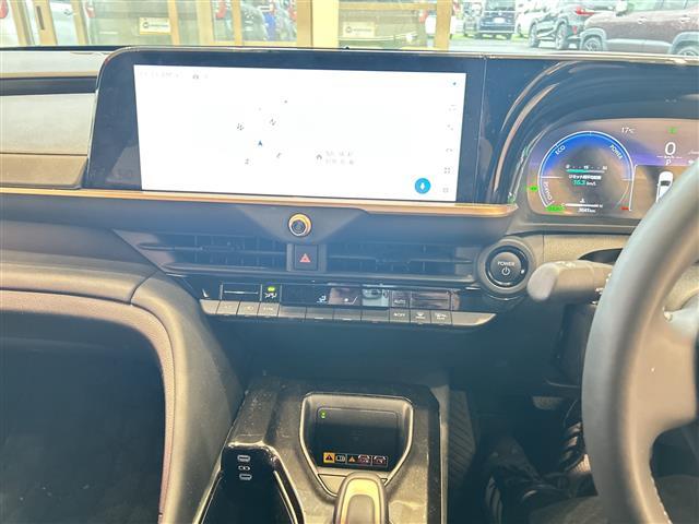 クラウンクロスオーバー Ｇ　トヨタセーフティセンス　純正１２．３インチナビ　ＢＴ／フルセグ／タイプＣ　全方位カメラ　ワイヤレス充電　デジタルインナーミラー　運転席パワーシート　ハーフレザーシート（13枚目）