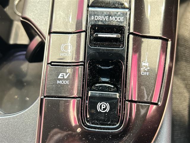 クラウンクロスオーバー Ｇ　トヨタセーフティセンス　純正１２．３インチナビ　ＢＴ／フルセグ／タイプＣ　全方位カメラ　ワイヤレス充電　デジタルインナーミラー　運転席パワーシート　ハーフレザーシート（18枚目）