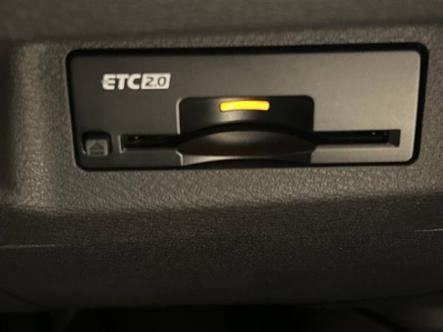 エクストレイル Ｘ　ｅ－４ＯＲＣＥ　プロパイロット　純正１２．３インチナビ　ＢＴ／ＵＳＢ／フルセグ　全方位カメラ　パワーバックドア　パワーシート　シートヒーター　革シート　ステアリングヒーター　レーダークルーズ（8枚目）