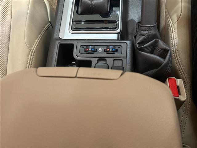 ランドクルーザープラド TX Lパッケージ マットブラックエディション トヨタセーフティセンス メーカーナビ BT/USB/フルセグ 全方位カメラ レーダークルーズコントロール LEDヘッドライト レザーシート シートヒーター エアシート(19枚目)