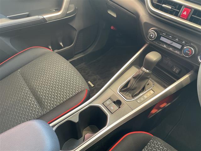 ライズ Ｇ　スマートアシスト　純正ディスプレイオーディオ（ＢＴ／フルセグ／ＣａｒＰｌａｙ）　バックカメラ　ＬＥＤオートライト　純正１６インチアルミホイール　ステアリングスイッチ　電子パーキング　純正ＥＴＣ（10枚目）