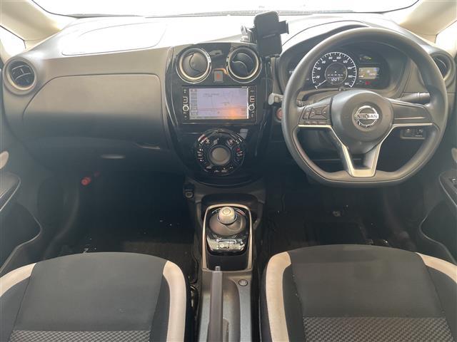 ノート ｅ－パワー　Ｘ　エマージェンシーブレーキ　純正メモリナビ（ＣＤ／ＤＶＤ／ＢＴ／フルセグ）　ステアリングスイッチ　ＥＴＣ（2枚目）