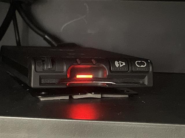 ノート ｅ－パワー　Ｘ　エマージェンシーブレーキ　純正メモリナビ（ＣＤ／ＤＶＤ／ＢＴ／フルセグ）　ステアリングスイッチ　ＥＴＣ（5枚目）