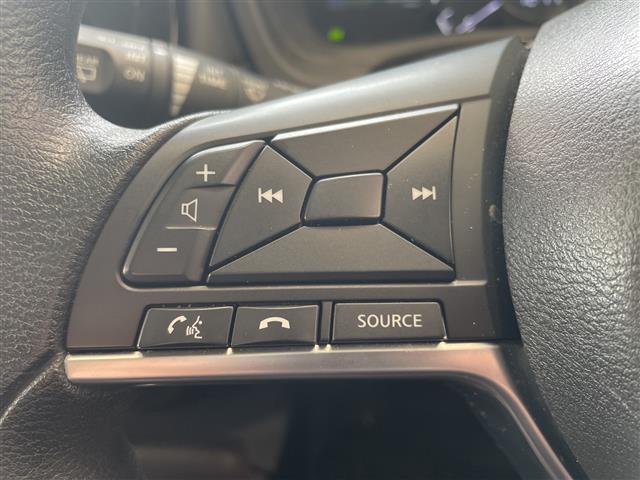 ノート ｅ－パワー　Ｘ　エマージェンシーブレーキ　純正メモリナビ（ＣＤ／ＤＶＤ／ＢＴ／フルセグ）　ステアリングスイッチ　ＥＴＣ（6枚目）