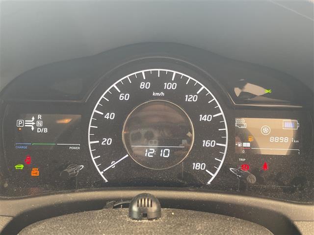 ノート ｅ－パワー　Ｘ　エマージェンシーブレーキ　純正メモリナビ（ＣＤ／ＤＶＤ／ＢＴ／フルセグ）　ステアリングスイッチ　ＥＴＣ（9枚目）