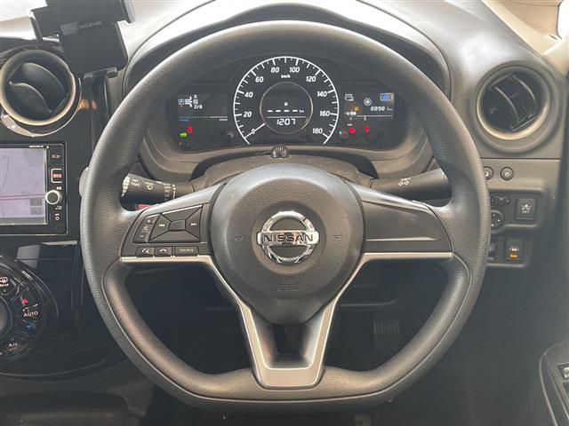 ノート ｅ－パワー　Ｘ　エマージェンシーブレーキ　純正メモリナビ（ＣＤ／ＤＶＤ／ＢＴ／フルセグ）　ステアリングスイッチ　ＥＴＣ（35枚目）