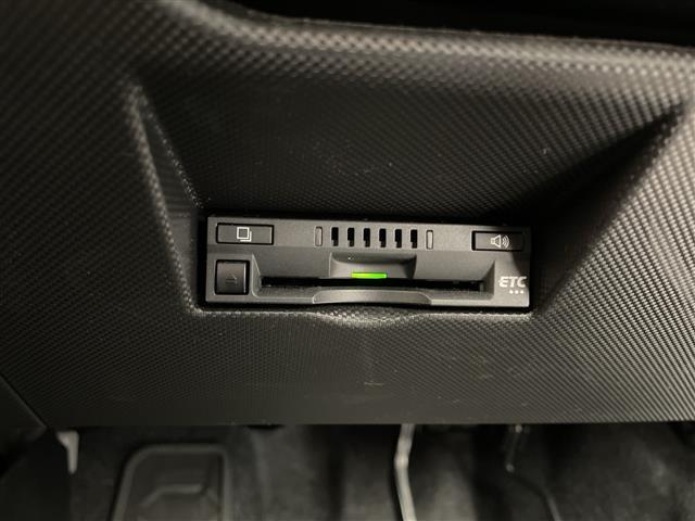 ロッキー プレミアムＧ　ＨＥＶ　スマートアシスト　９インチメモリナビ　バックカメラ　レーダークルーズコントロール　ＬＥＤオート　ハーフレザーシート　シートヒーター　純正１７インチアルミホイール　ステアリングスイッチ　純正ＥＴＣ（6枚目）