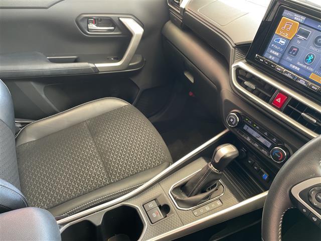 ロッキー プレミアムＧ　ＨＥＶ　スマートアシスト　９インチメモリナビ　バックカメラ　レーダークルーズコントロール　ＬＥＤオート　ハーフレザーシート　シートヒーター　純正１７インチアルミホイール　ステアリングスイッチ　純正ＥＴＣ（11枚目）