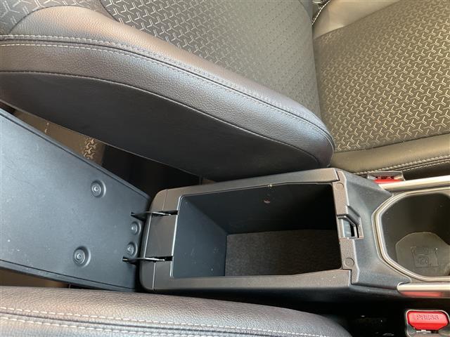 ロッキー プレミアムＧ　ＨＥＶ　スマートアシスト　９インチメモリナビ　バックカメラ　レーダークルーズコントロール　ＬＥＤオート　ハーフレザーシート　シートヒーター　純正１７インチアルミホイール　ステアリングスイッチ　純正ＥＴＣ（20枚目）