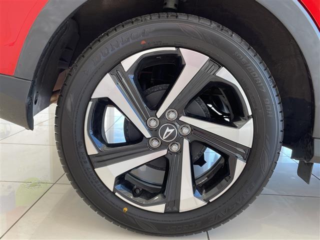 ロッキー プレミアムＧ　ＨＥＶ　スマートアシスト　９インチメモリナビ　バックカメラ　レーダークルーズコントロール　ＬＥＤオート　ハーフレザーシート　シートヒーター　純正１７インチアルミホイール　ステアリングスイッチ　純正ＥＴＣ（41枚目）