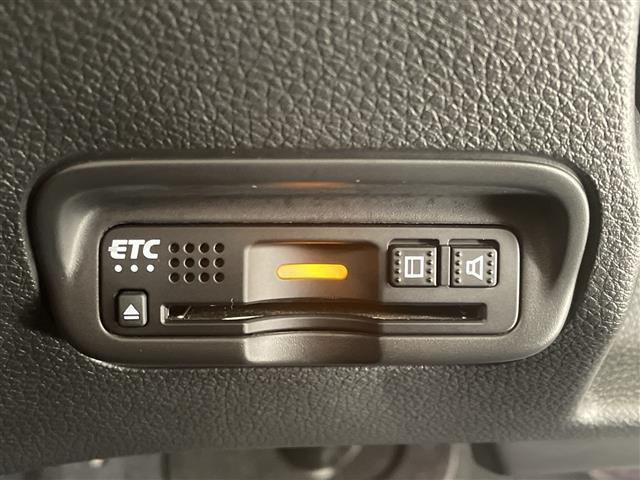 ヴェゼル ハイブリッドＺ・ホンダセンシング　ホンダセンシング　純正ナビ　フルセグＴＶ　バックカメラ　アダプティブクルーズコントロール　ＬＥＤ　ハーフレザー　パワーシート　シートヒーター　純正１７インチＡＷ　パドルシフト　ＥＴＣ　禁煙車（7枚目）