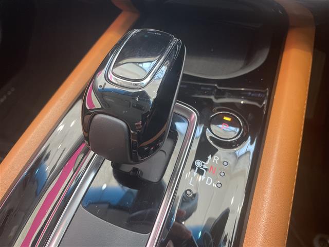 ヴェゼル ハイブリッドＺ・ホンダセンシング　ホンダセンシング　純正ナビ　フルセグＴＶ　バックカメラ　アダプティブクルーズコントロール　ＬＥＤ　ハーフレザー　パワーシート　シートヒーター　純正１７インチＡＷ　パドルシフト　ＥＴＣ　禁煙車（27枚目）