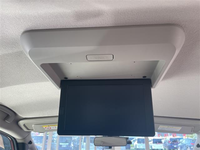 セレナ Ｘ　インテリジェント　エマージェンシーブレーキ　純正８インチナビ　ＣＤ／ＤＶＤ／ＢＴ／フルセグ／ＵＳＢ　アラウンドビューモニター　フリップダウンモニター　両側電動スライドドア（3枚目）