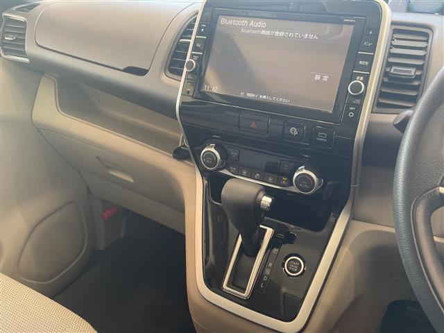 セレナ Ｘ　インテリジェント　エマージェンシーブレーキ　純正８インチナビ　ＣＤ／ＤＶＤ／ＢＴ／フルセグ／ＵＳＢ　アラウンドビューモニター　フリップダウンモニター　両側電動スライドドア（15枚目）