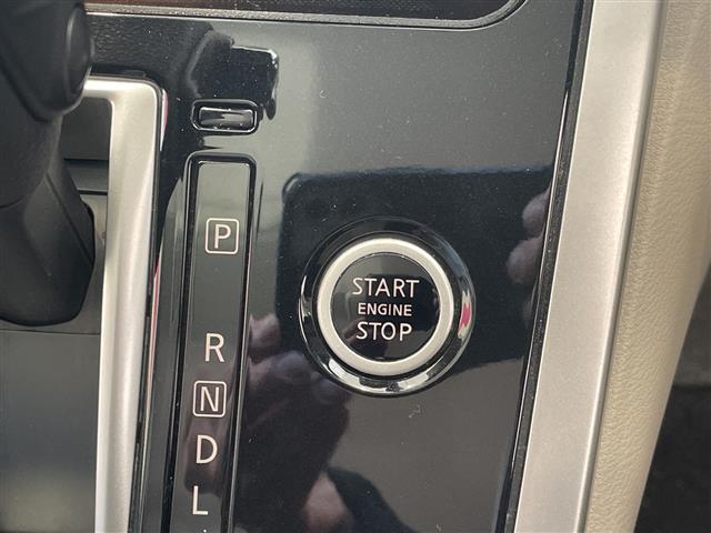 セレナ Ｘ　インテリジェント　エマージェンシーブレーキ　純正８インチナビ　ＣＤ／ＤＶＤ／ＢＴ／フルセグ／ＵＳＢ　アラウンドビューモニター　フリップダウンモニター　両側電動スライドドア（17枚目）