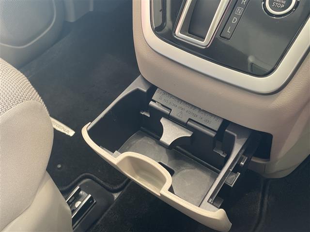 セレナ Ｘ　インテリジェント　エマージェンシーブレーキ　純正８インチナビ　ＣＤ／ＤＶＤ／ＢＴ／フルセグ／ＵＳＢ　アラウンドビューモニター　フリップダウンモニター　両側電動スライドドア（18枚目）