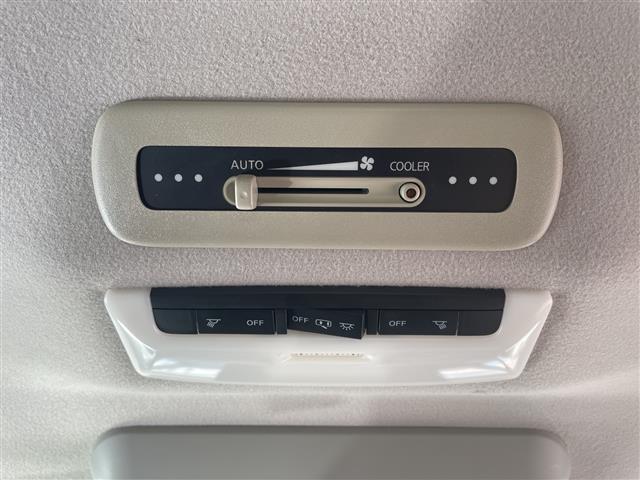 セレナ Ｘ　インテリジェント　エマージェンシーブレーキ　純正８インチナビ　ＣＤ／ＤＶＤ／ＢＴ／フルセグ／ＵＳＢ　アラウンドビューモニター　フリップダウンモニター　両側電動スライドドア（22枚目）