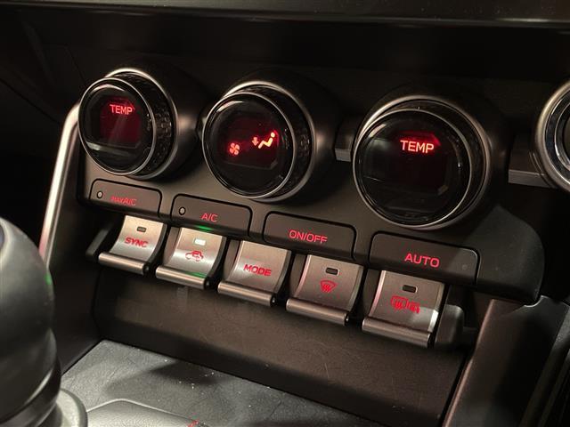 ＢＲＺ Ｒ　アイサイト☆フローティングディスプレイオーディオ　ＢＴ／ＵＳＢ　デジタルインナーミラー　レーダークルーズコントロール　ＬＥＤヘッドライト　シートヒーター　純正１７インチアルミホイール（15枚目）